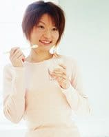 食べる女性イメージ